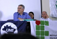O ex-ministro da Saúde, Alexandre Padilha (no destaque), participa de evento no campus Caraguá