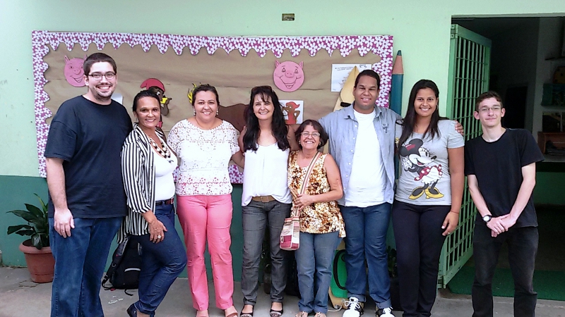 Alunos do IFSP com gestores da Escola Professora Edileusa Brasil