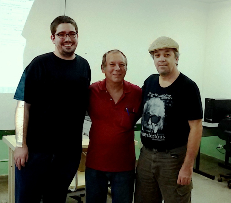 Lucas Conelian juntamente com professores Gilberto e Ricardo 