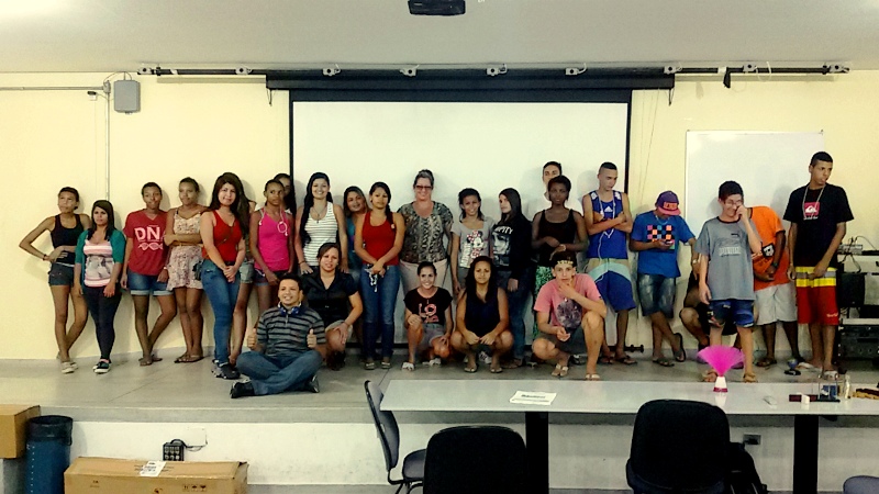 Estudantes e educadores do CRAS que estiveram presentes no IFSP