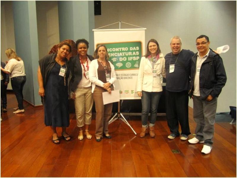 partindo da esquerda: Leonice (PRE), Ana Paula (PRE), Professora Marta, Professora Jaqueline, Bonetti (Pibid) e Professor Luis.
