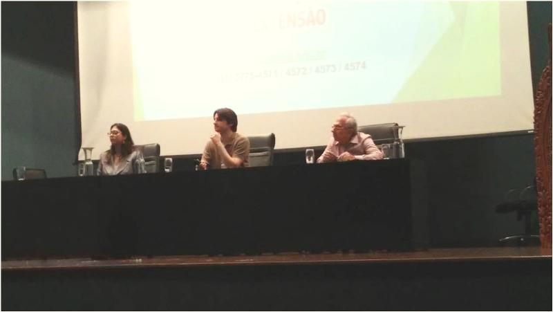 Mesa redonda com: Dyane, José Otávio e Ribeiro (Mediador)