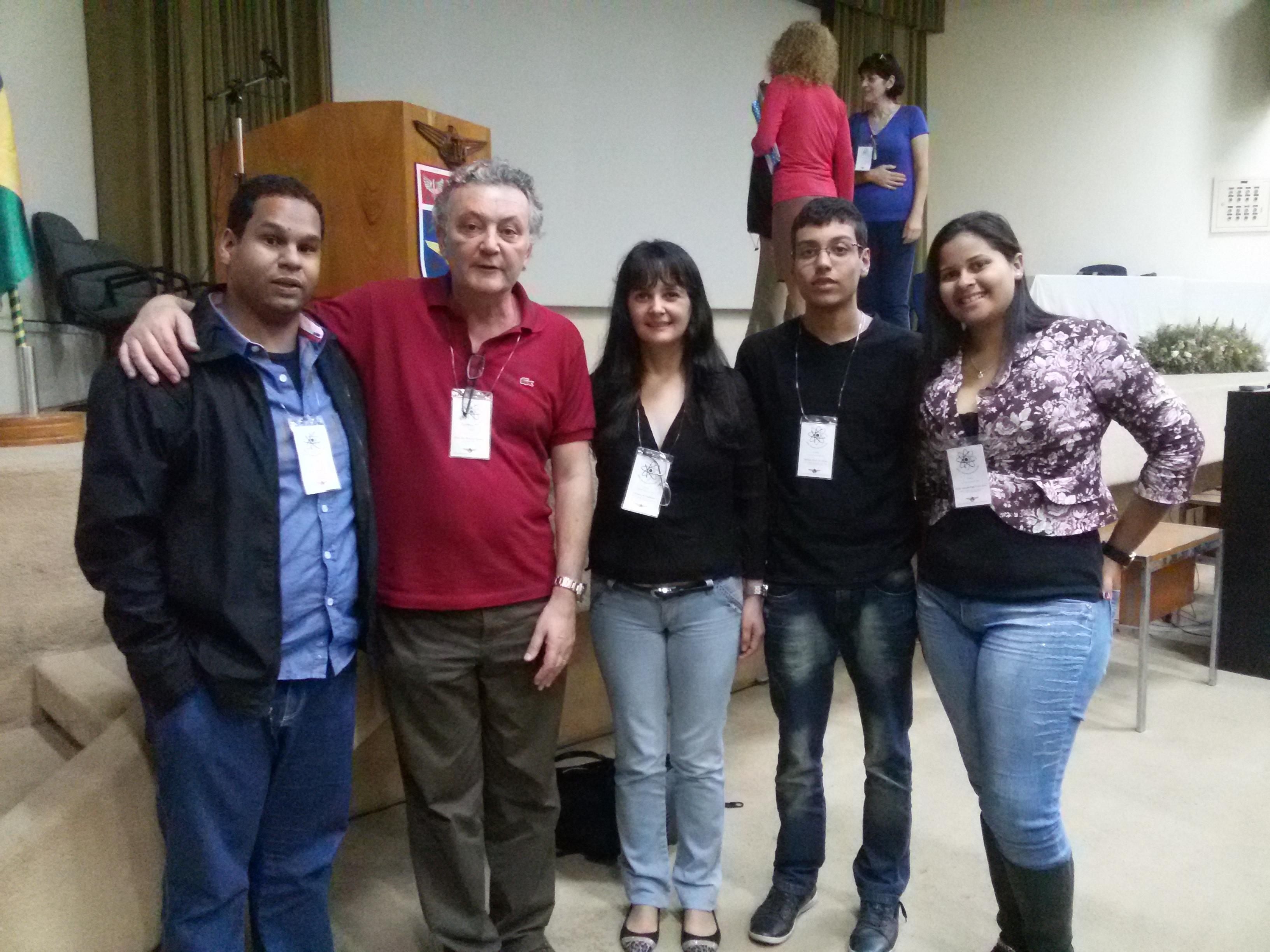 João, Adriana, Dérick Alves e Ariane, juntamente com o Prof. Dr. Manuel Máximo Bastos Malheiro de Oliveira, coordenador da comissão organizadora do X EFITA