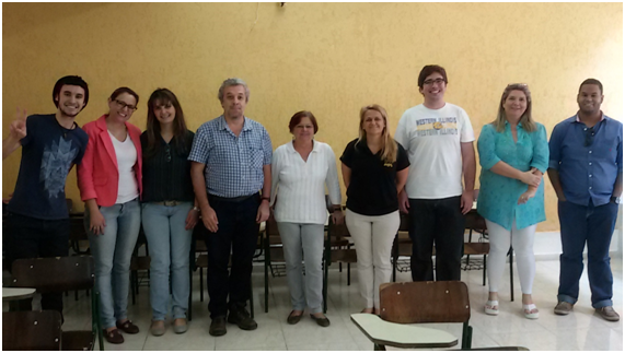 Professor Ricardo e estudantes do IFSP-Caraguatatuba com gestores da Escola Estevam Ferri
