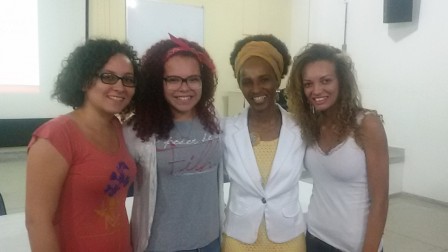 Professora Eliane juntamente com alunas de Licenciatura em Matemática