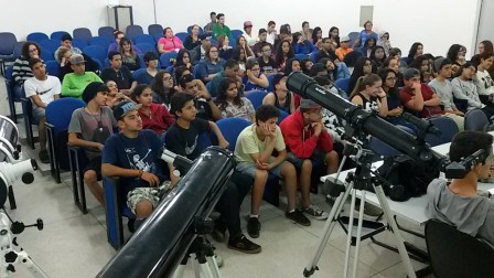 Estudantes e professores presentes nas atividades da tarde