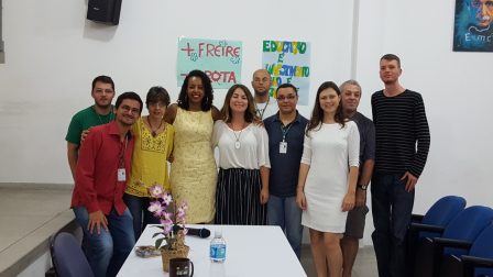 Professores do IFSP-Caraguatatuba juntamente com a professora Crislei