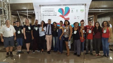Pró-Reitor de Extensão Wilson Matos junto com professores e estudantes do IFSP-Caraguatatuba