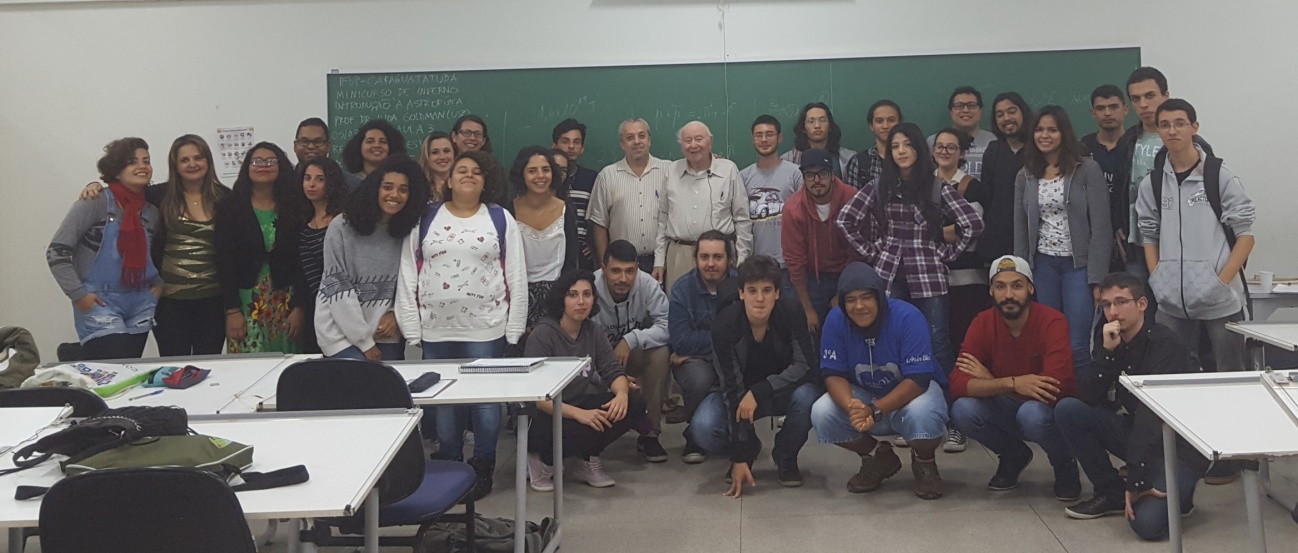 Professores Ricardo Plaza e Iuda Goldman com estudantes que assistiram as aulas