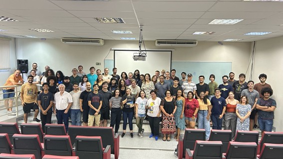Imagem 1 Participantes do evento no auditório