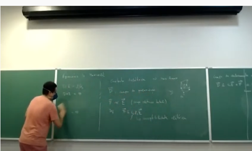 Imagem 4 – Cena de aula do curso sobre Radiação Eletromagnética na Matéria