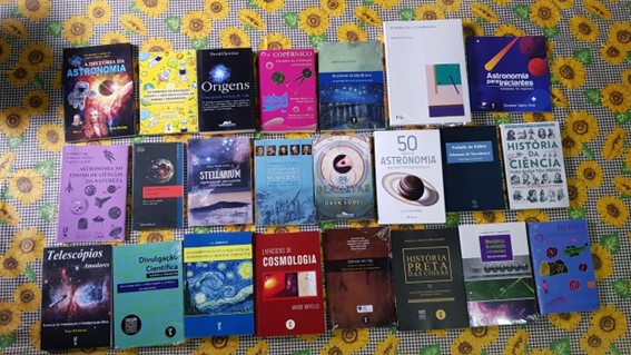 Imagem 3 - Livros doados à Biblioteca do IFSP-Caraguatatuba em maio de 2022