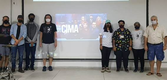 Imagem 1 – Parte da equipe que ajudou a organizar o cinedebate sobre “Não olhe para cima”