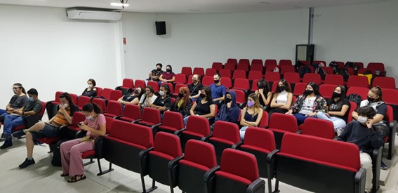 Imagem 6 – Alunos da Escola Celestino no auditório do IFSP