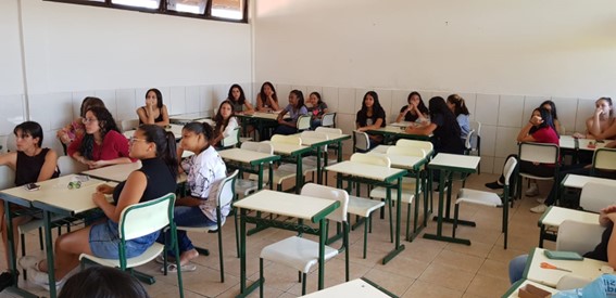 Imagem 3 – Alunas da escola Avelino durante a oficina
