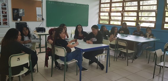 Imagem 14 – Alunas da Escola Florentina durante as explicações
