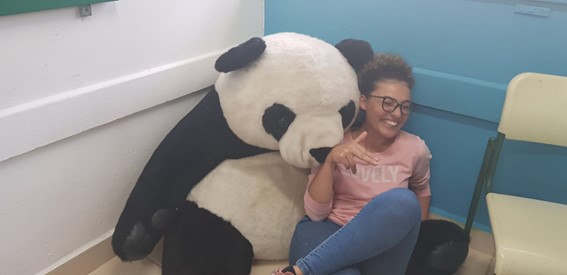 Imagem 17 – Licencianda Thamiris descansa em um momento de intervalo da oficina