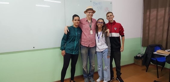 Imagem 13 – Mariana, professor Marcelo, Karina e Felipe