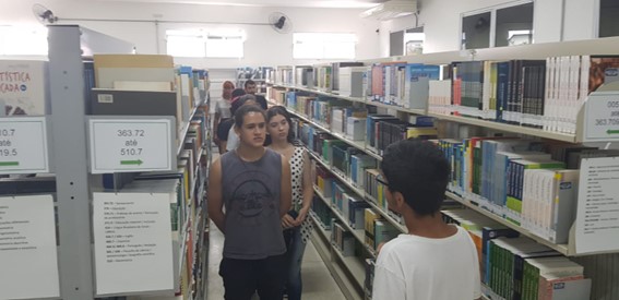 Imagem 16 – Visitando a Biblioteca