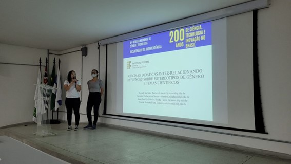 Imagem 6 – Apresentação feita por Kamily Xavier e Thamiris Pacheco