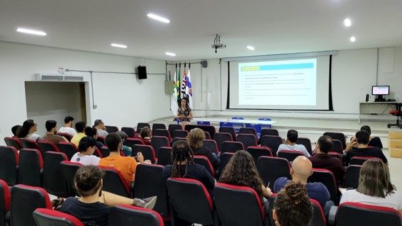 Imagem 4 – Seminário da professora Natália