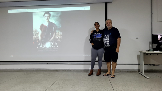 Imagem 1 – Livia Jeniffer e professor Ricardo Plaza