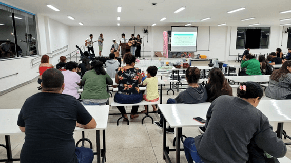 Imagem 1 – Parte do público que assistiu às apresentações do Sarau Artístico