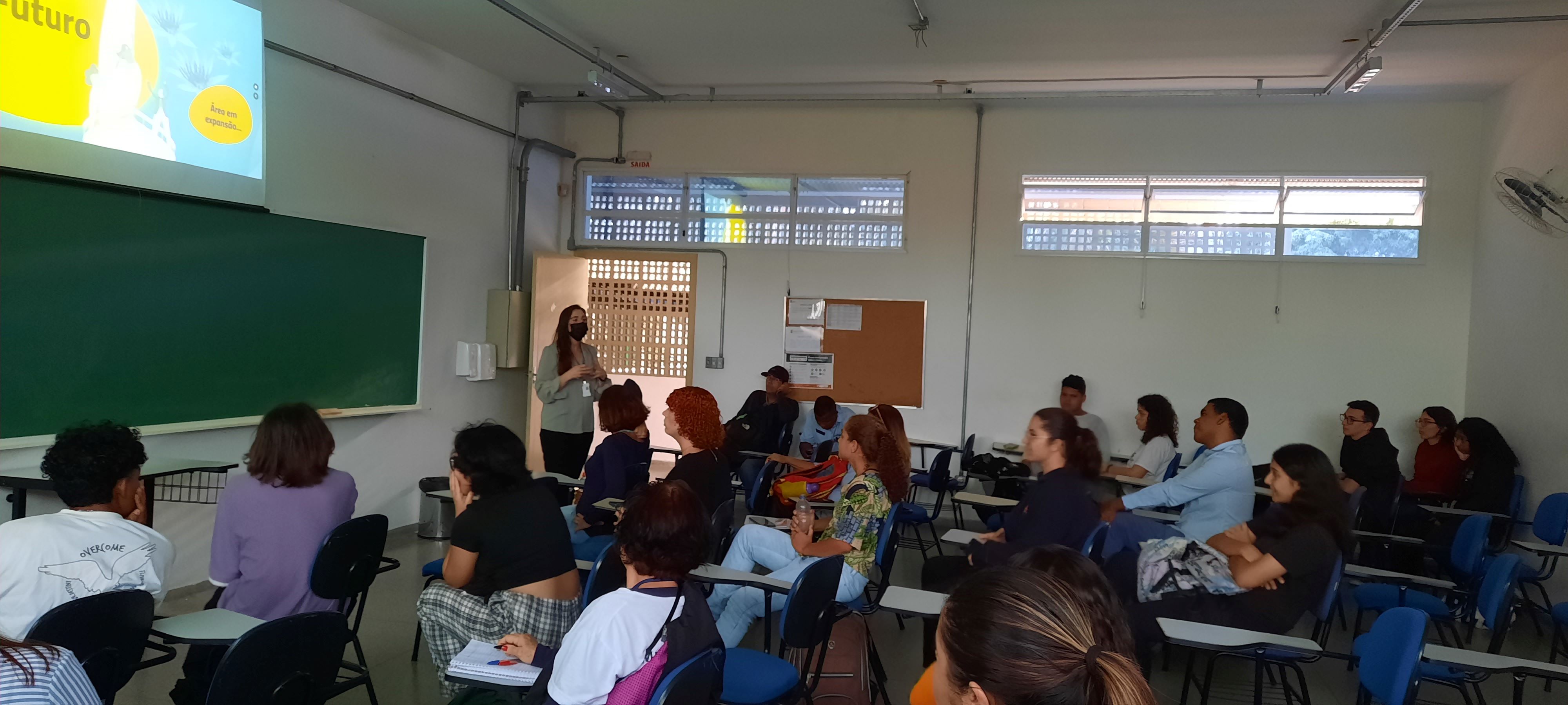 Professora Doutora Marivane Turim Koschevicna Roda de Conversa Sobre a Profissão de Tecnólogo em Gestão Ambiental