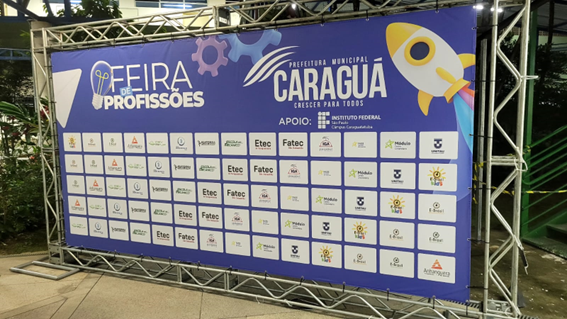 Imagem 14 – Cartaz da Feira das Profissões na entrada do IFSP-Caraguatatuba