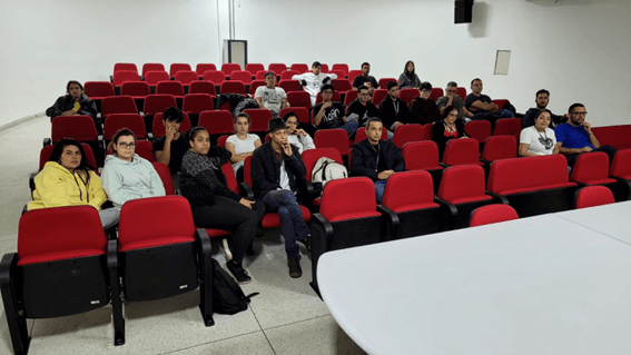 Imagem 2 – Parte do público presente no cinedebate sobre Fundação