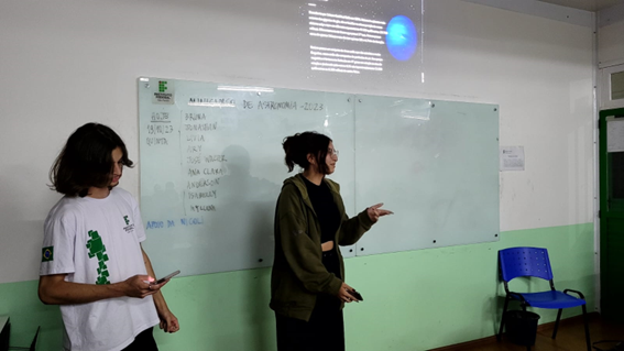 Imagem 14 – João Gaia e Isabelly na apresentação de quinta-feira