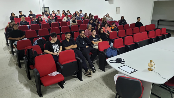 Imagem 2 – Público presente na sexta-feira no auditório