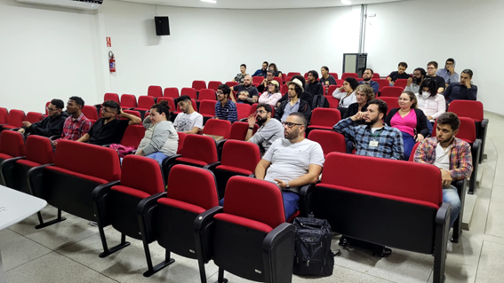 Imagem 3 – Público presente no auditório durante o colóquio da professora Jadilene