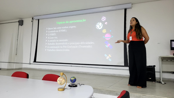 Imagem 4 – Slide com os tópicos abordados pela professora Jadilene
