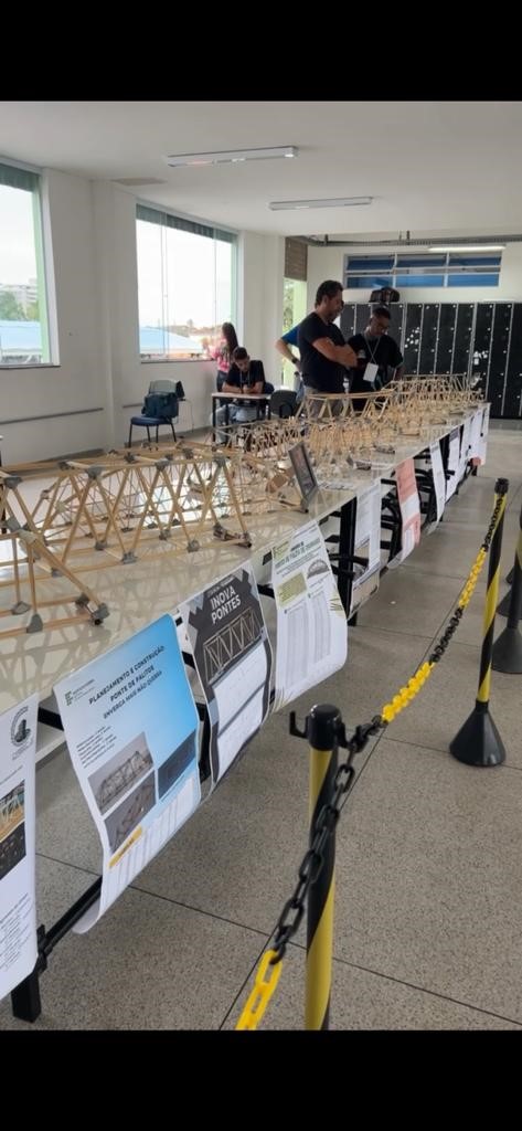 Foto 2 – Exposição das Pontes da Competição.