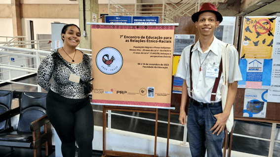 Imagem 16 – Livia e Jonathan antes do início da mesa-redonda sobre o Teatro Negro