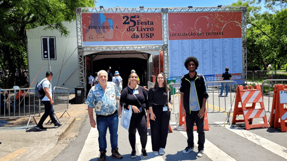 Imagem 17 – Ricardo, Livia, Kamily e Higor na Festa do Livro da USP