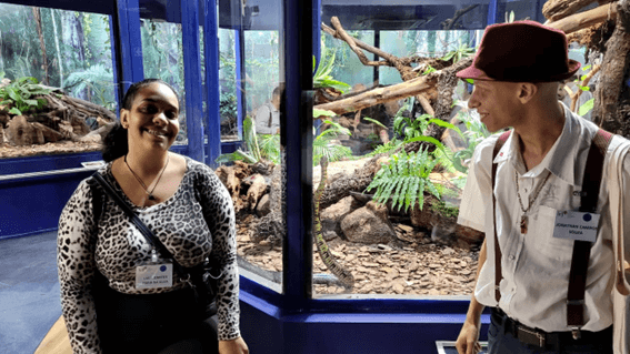 Imagem 20 – Livia e Jonathan no Museu Biológico do Instituto Butantan