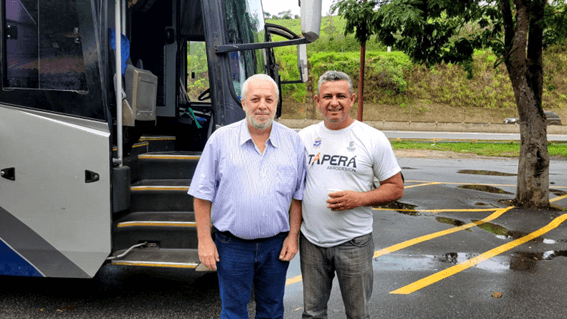Imagem 4 – Professor Ricardo e motorista José Roberto