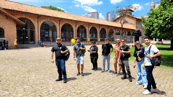 Imagem 8 – Alunos na área externa do Museu Catavento