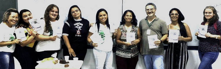 Lançamento do livro Histórias do PROEJA. Da esquerda para a direita: Alexandra da Silva (entrevistada e aluna do PROEJA 6), Suzane Eduarda Rodrigues Botelho (aluna do PROEJA 6), Dayane Fernandes Aparecido (aluna do PROEJA 6), Erika Regina de Souza (autora e aluna do PROEJA 4), Maria Aparecida da Silva (autora e aluna do PROEJA 4), Elisabete dos Santos (entrevistada e aluna do PROEJA 6), Alvaro Magalhães Pereira da Silva (professor), Lucilene Garcia de Oliveira (aluna do PROEJA 2) e Valdineia Aparecida Teixeira (aluna do PROEJA 2) / Crédito: Arquivo pessoal/24.11.2023