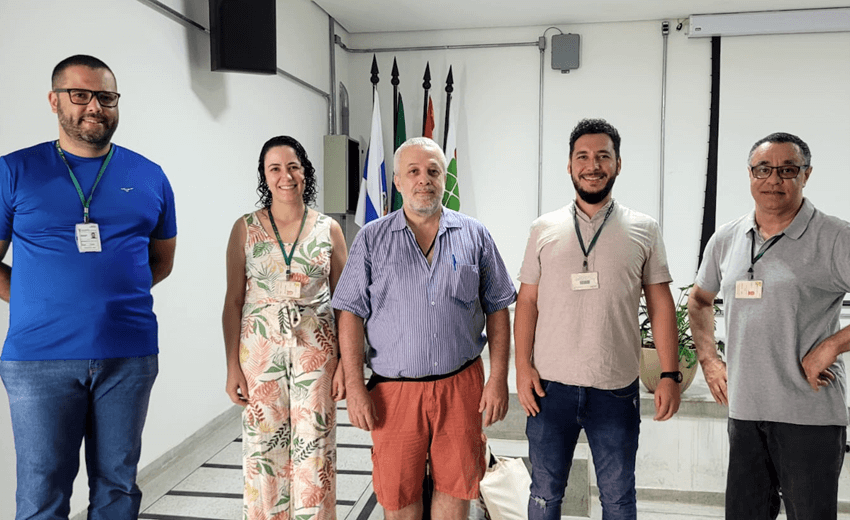 Imagem 1 – Professores José Roberto, Natalia, Ricardo, Alex e Luis Américo no início do evento