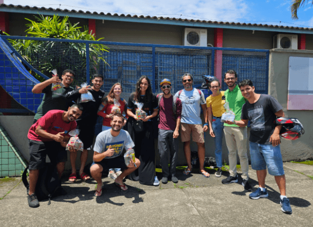 Alunos e professores no dia da realização do exame do ENADE