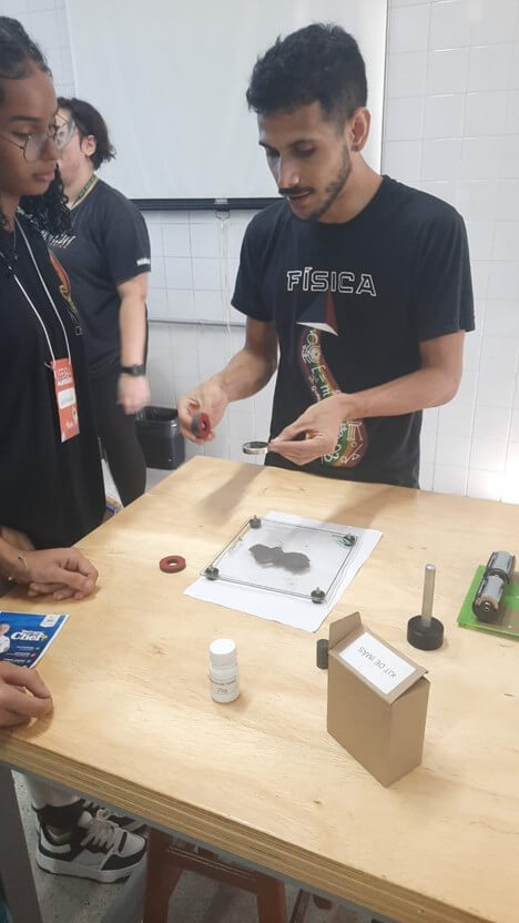 Imagem 6 – Experimento sobre magnetismo