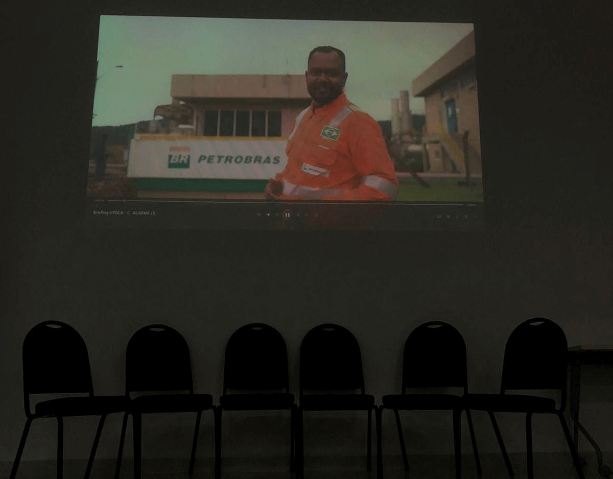Figura 5 - A seguir iniciou-se o vídeo de protocolos de segurança, saídas de emergência.