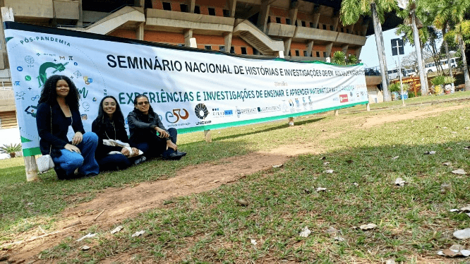 Foto 4 - Vitória, Karina e Mariana no evento
