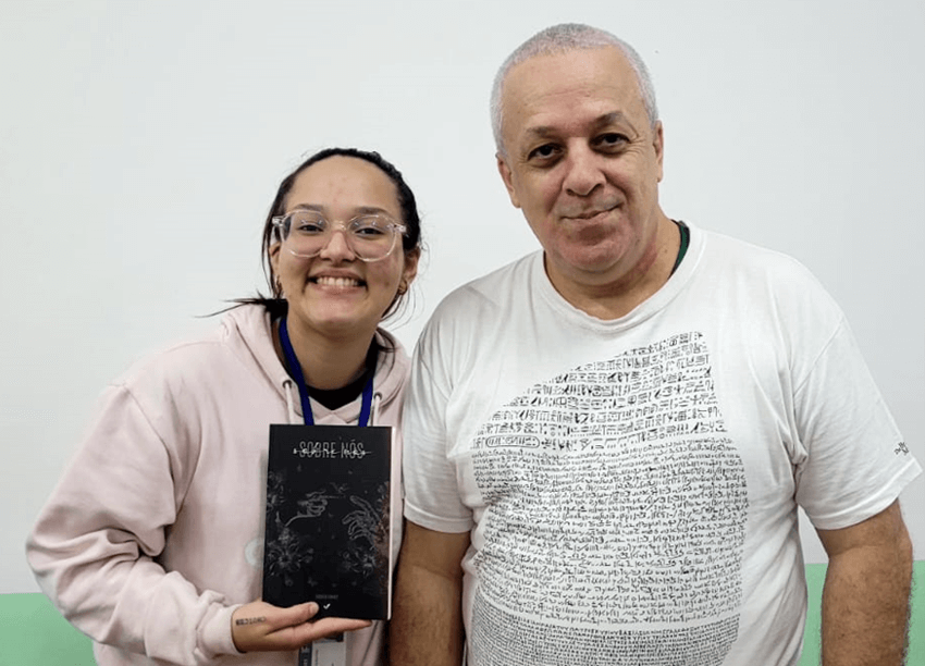 Imagem 3 – Kamily Xavier e professor Ricardo Plaza