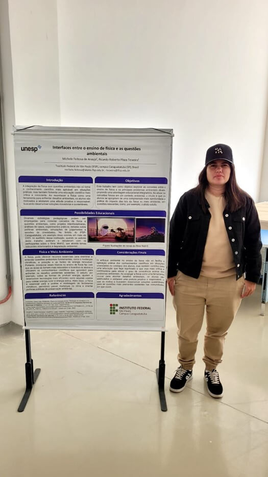Imagem 12 – Michele Feitosa de Araujo junto ao seu pôster