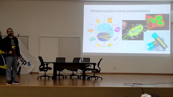 Imagem 26 – Palestra sobre nanopartículas fluorescentes e nanocompósitos