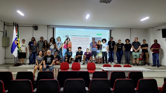 Imagem 1 – Estudantes que ajudaram na organização deste cinedebate